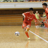 キックインのルールを生かした「チョンドン」でゴールを決めよう！